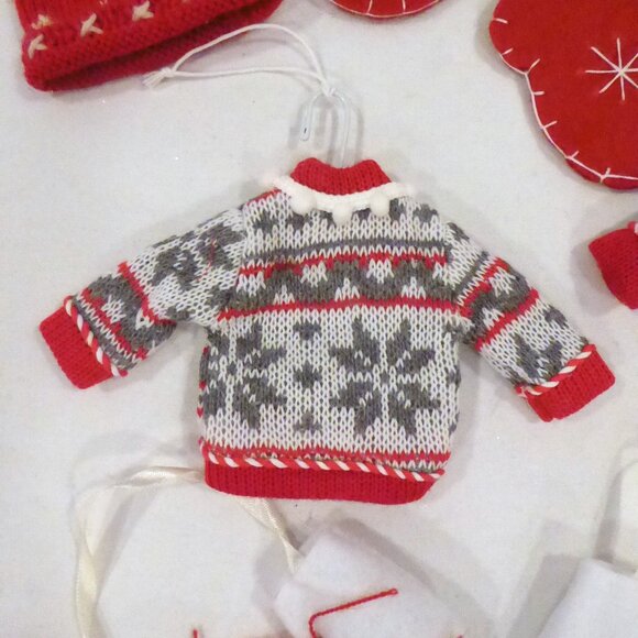 NEW 4” CHRISTMAS HOLIDAY KNIT SWEATER HATS ICE SKATES MITTENS ORNAMENT LOT OF 7 - Picture 9 of 9